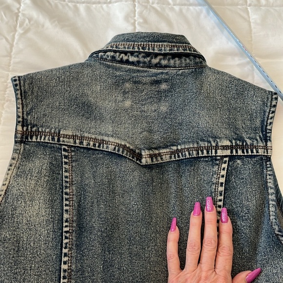 Sleeveless embellished denim vest jacket - Picture 10 of 11